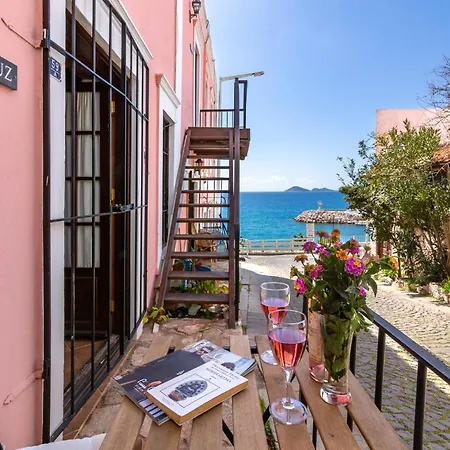 Pembe Apartment *